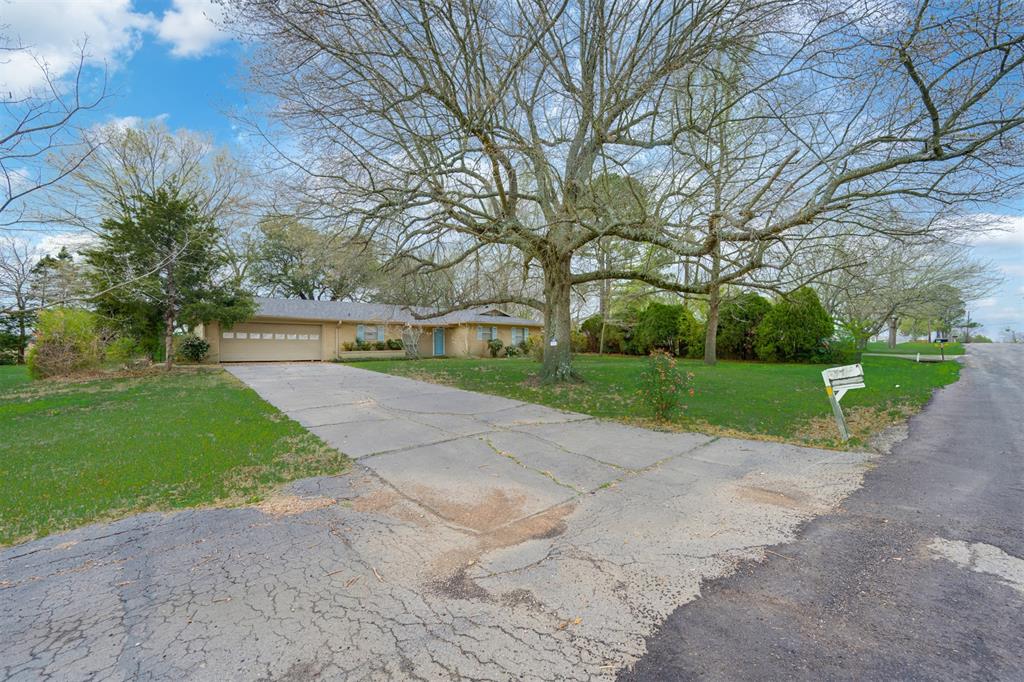 4025 Old Bonham Road Paris, TX 75460 - Photo 2 of 31