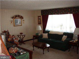 11831 Basile Road Philadelphia, PA 19154 - Photo 2 of 6 Gallery Image 2