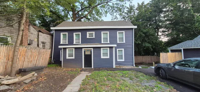 $2,000 | 22 Clermont Street, Saugerties, NY 12477