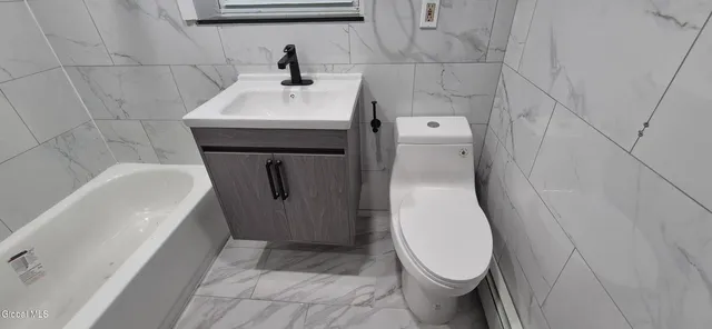 $2,000 | 22 Clermont Street, Saugerties, NY 12477