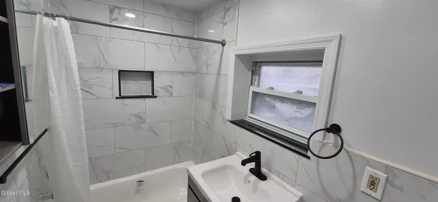 $2,000 | 22 Clermont Street, Saugerties, NY 12477