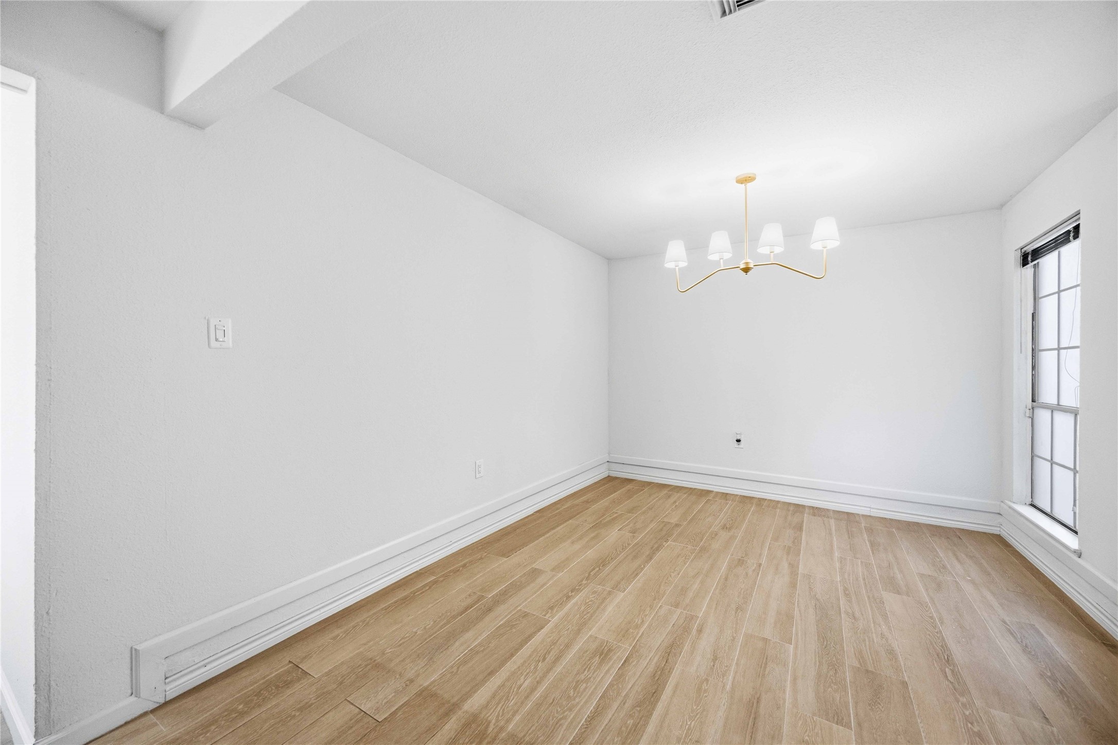 16202 Mill Point Drive Houston, TX 77059 - Photo 6 of 34