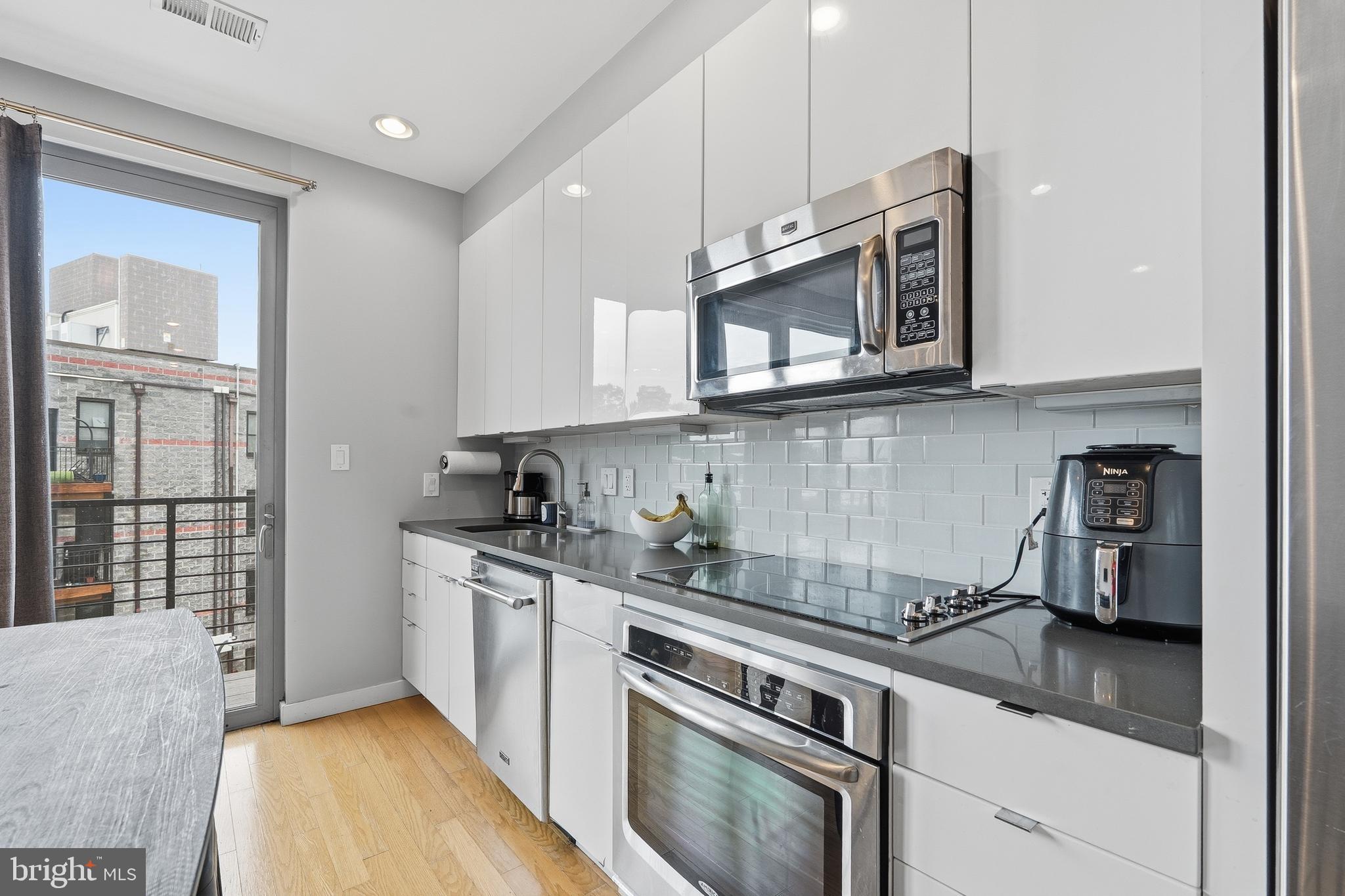 435 R Street Northwest, Unit 404 Washington, DC 20001 - Photo 14 of 36
