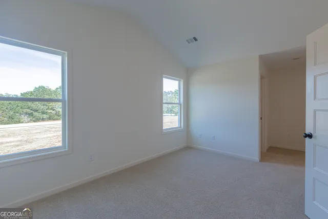 a view of empty room with window