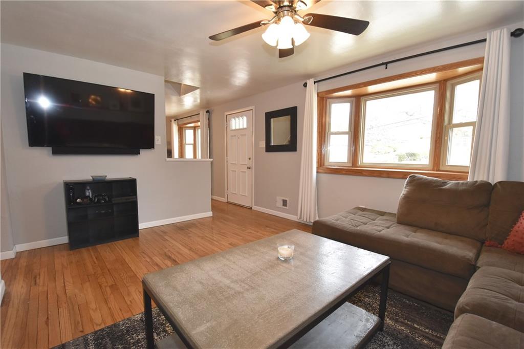 638 Agnew Road Pittsburgh, PA 15227 - Photo 4 of 23