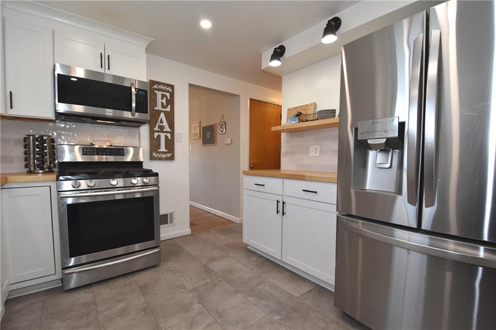 638 Agnew Road Pittsburgh, PA 15227 - Photo 9 of 23