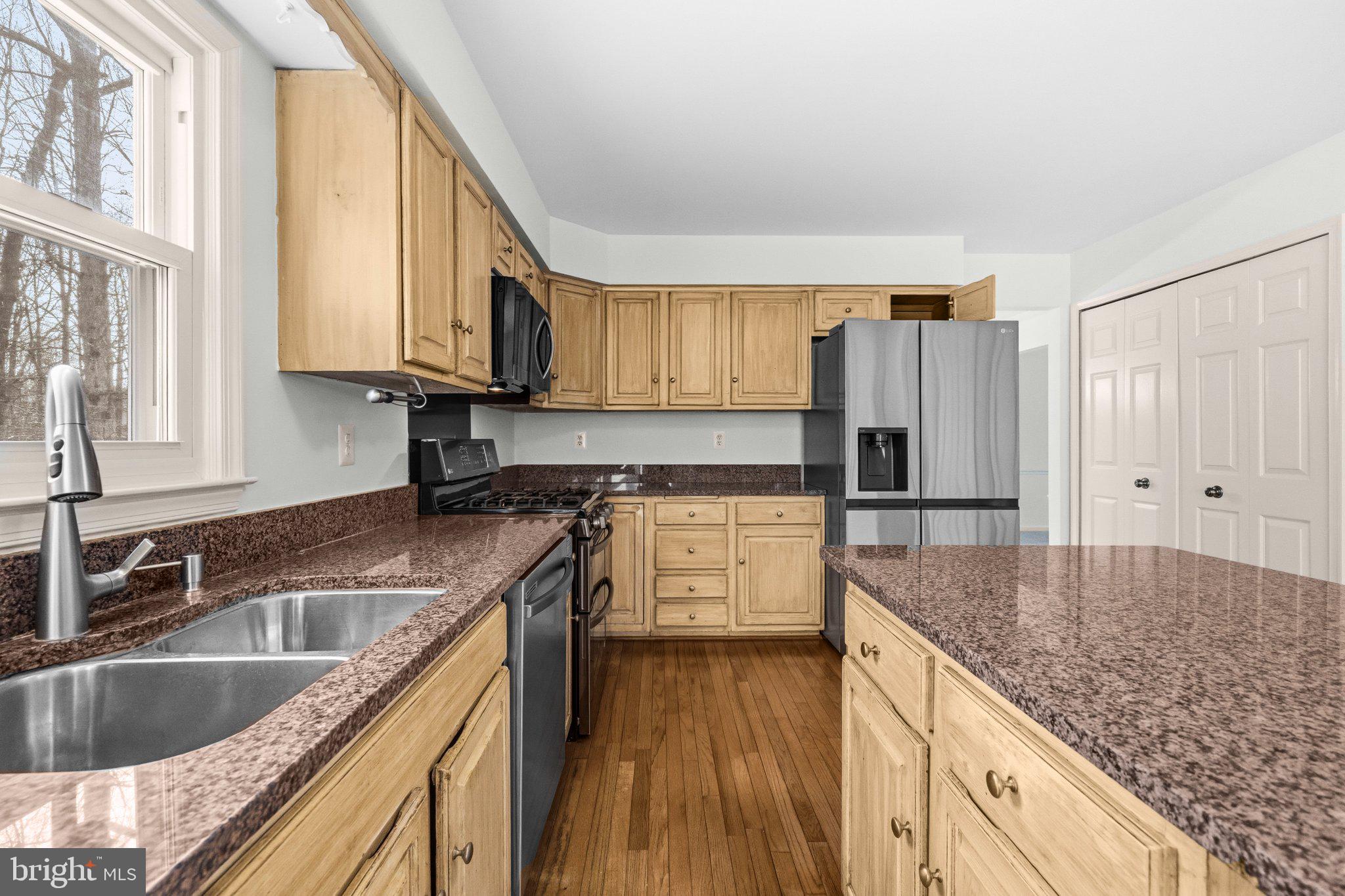 7118 Counter Place Burke, VA 22015 - Photo 16 of 53 Modern kitchen with elegant finishes.