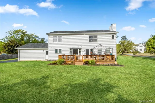 a view of a house with backyard and porch