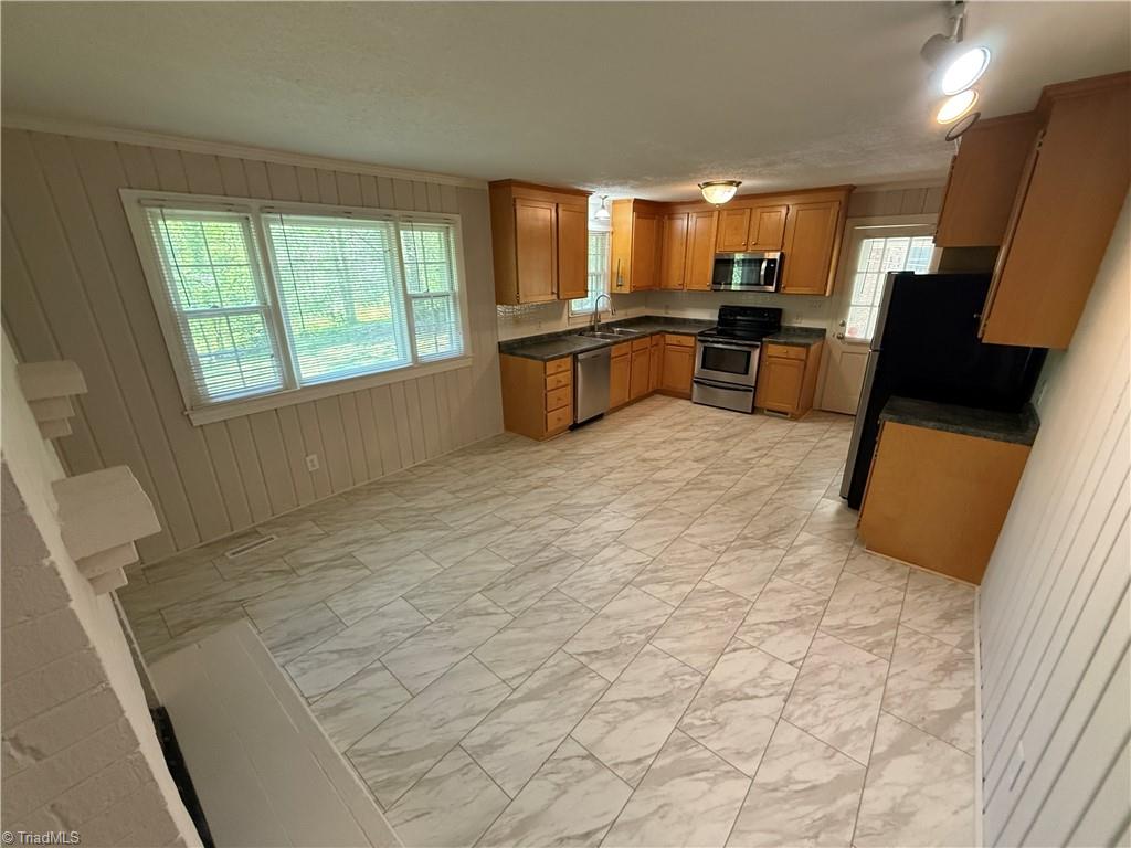 2630 Farmbrook Road Winston-Salem, NC 27103 - Photo 2 of 14