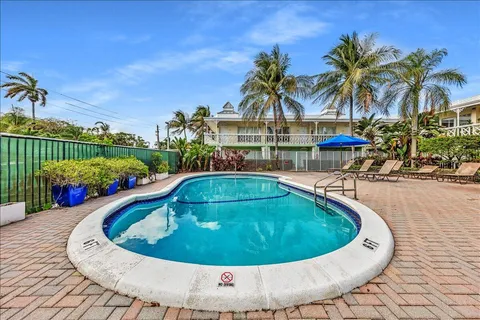 $220,000 | 2124 Northeast 5th Avenue, Unit 212, Wilton Manors, FL 33305