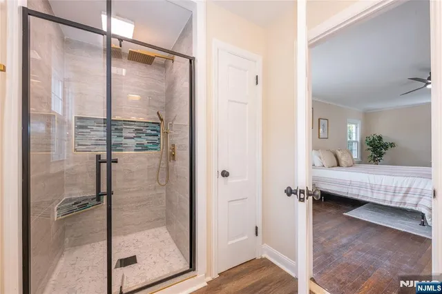 a en suite bathroom with a shower