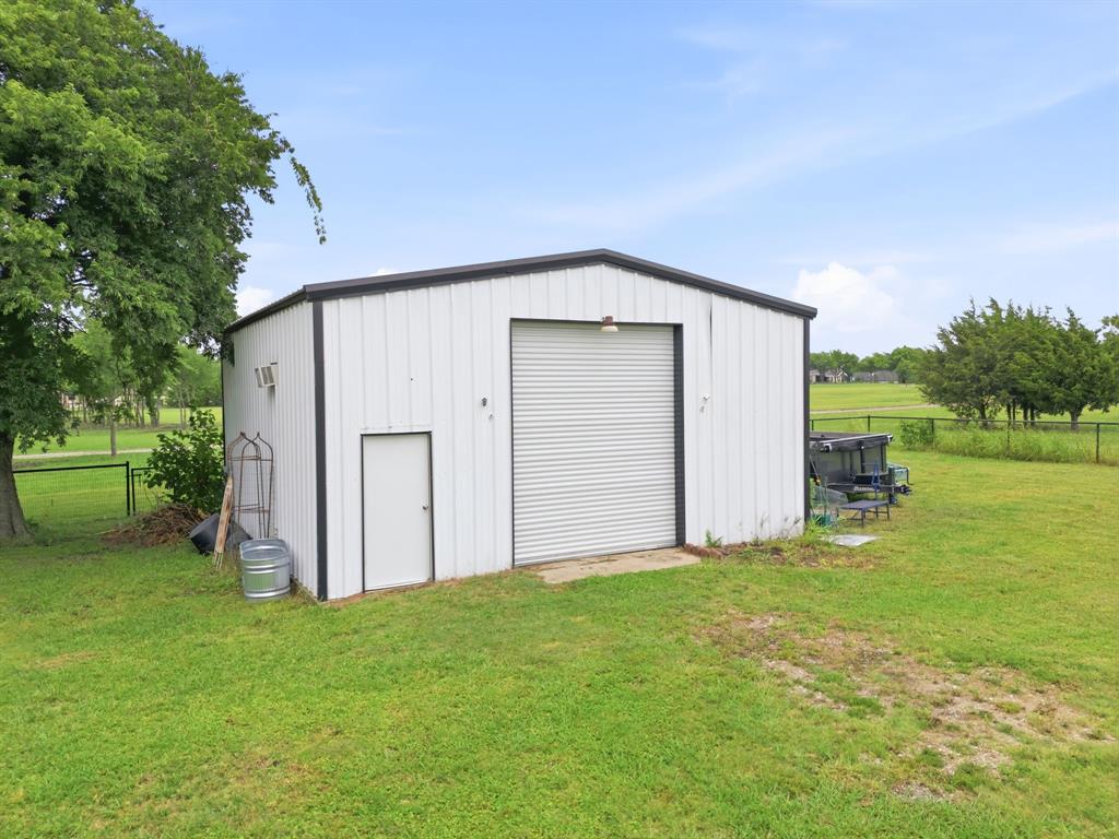 698 Hackberry Road Van Alstyne, TX 75495 - Photo 26 of 34 Workshop