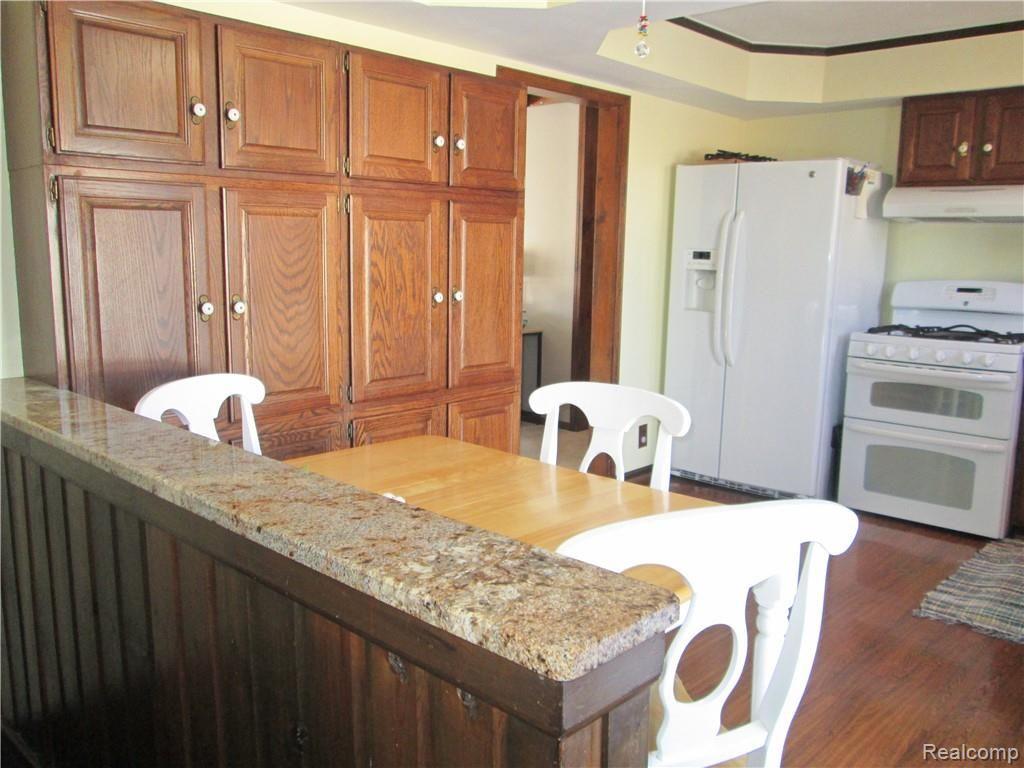 39368 Palmer Road Westland, MI 48186 - Photo 11 of 37 Kitchen panrty.jpg
