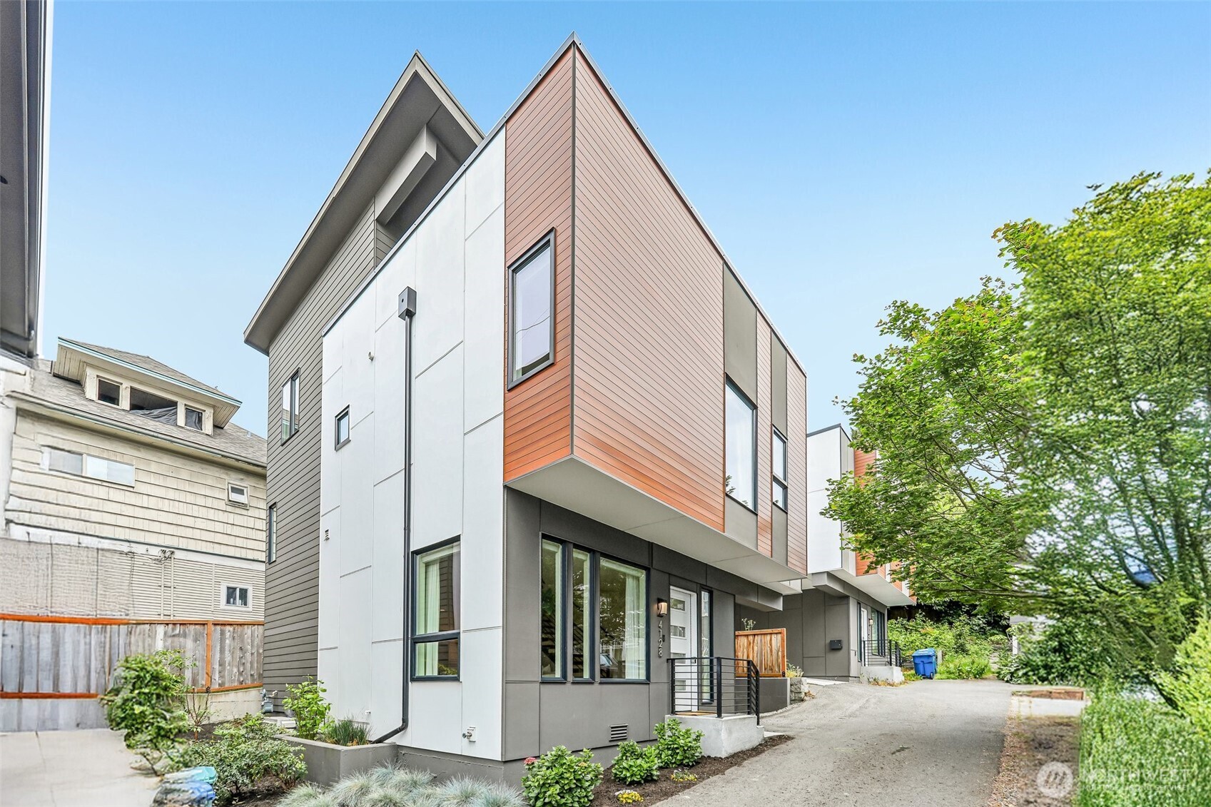 4128 3rd Avenue Northwest Seattle, WA 98107 - Photo 2 of 39