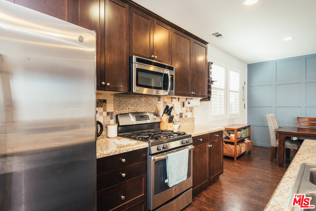 26370 Piazza Di Sarro Newhall, CA 91321 - Photo 12 of 35