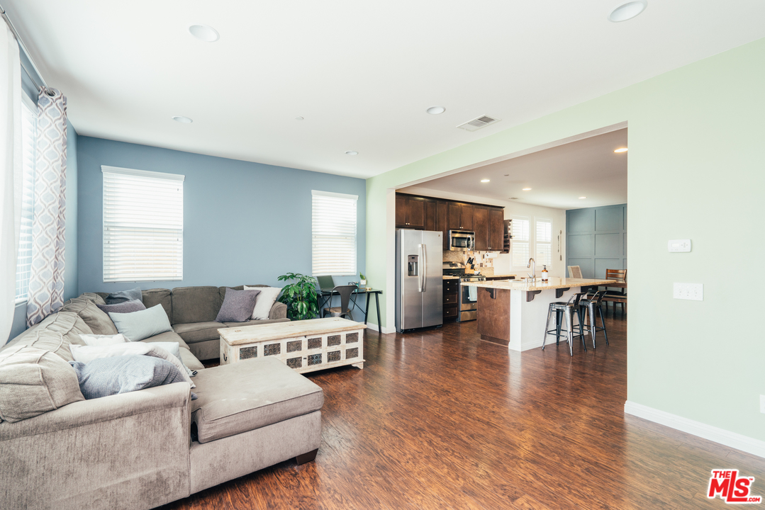 26370 Piazza Di Sarro Newhall, CA 91321 - Photo 14 of 35