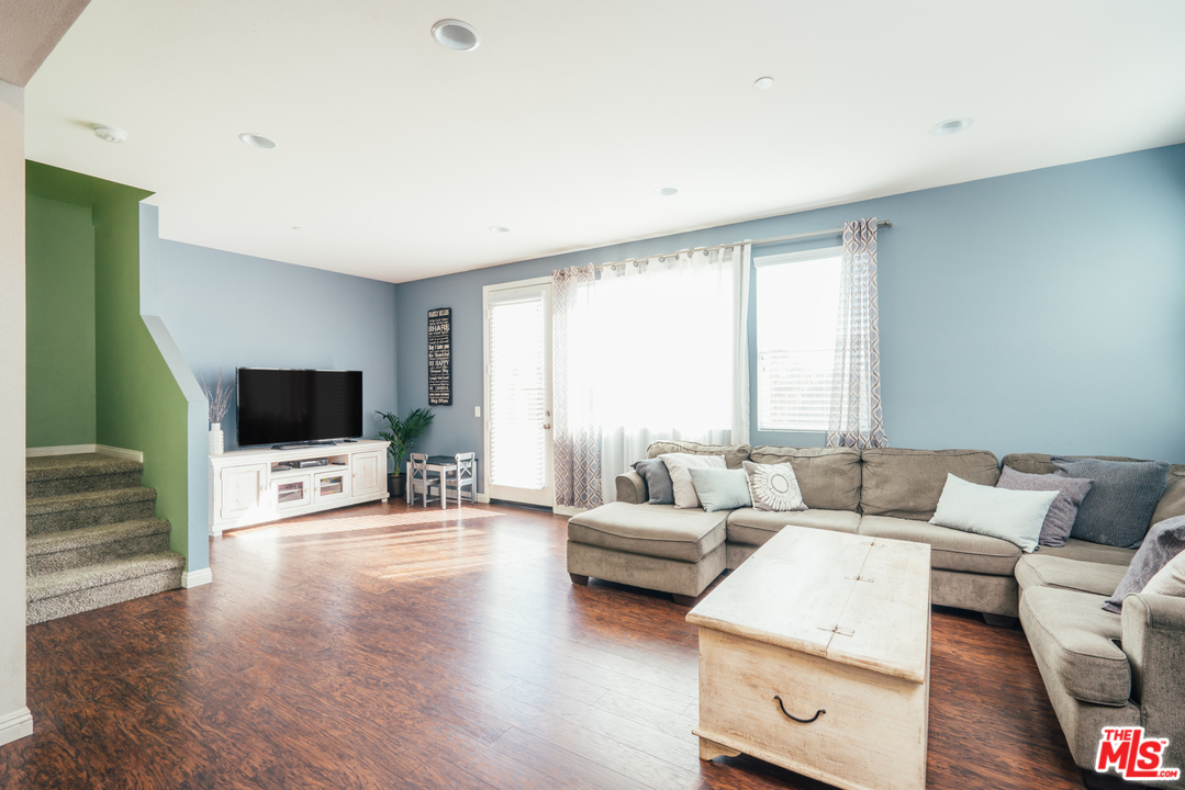 26370 Piazza Di Sarro Newhall, CA 91321 - Photo 15 of 35