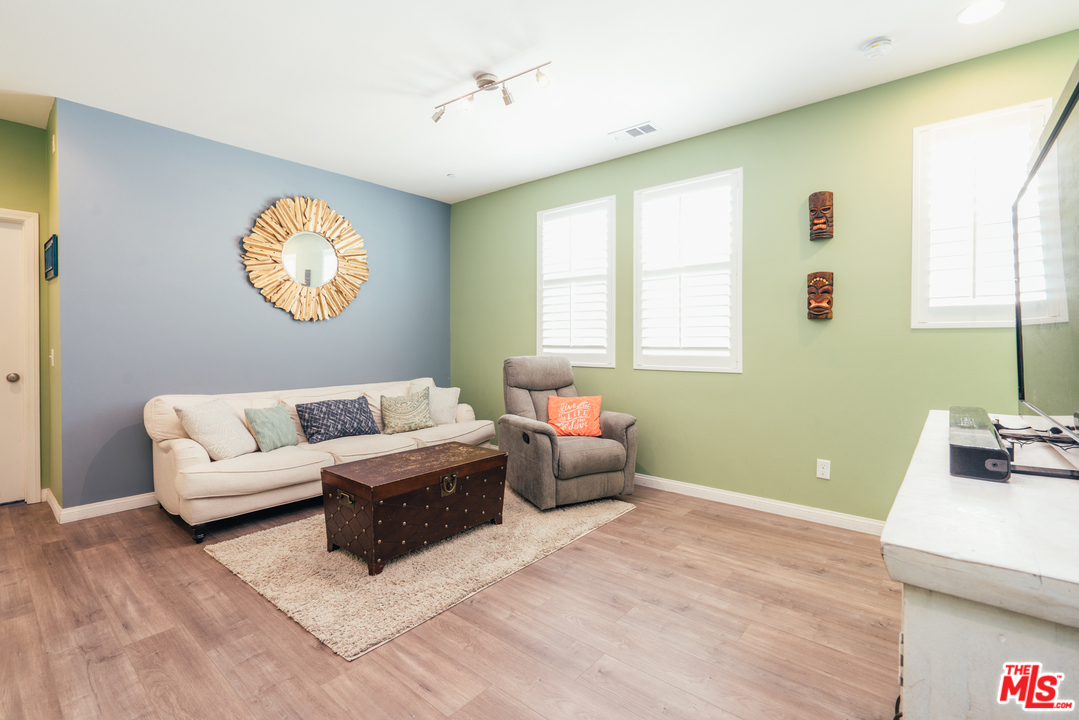 26370 Piazza Di Sarro Newhall, CA 91321 - Photo 16 of 35