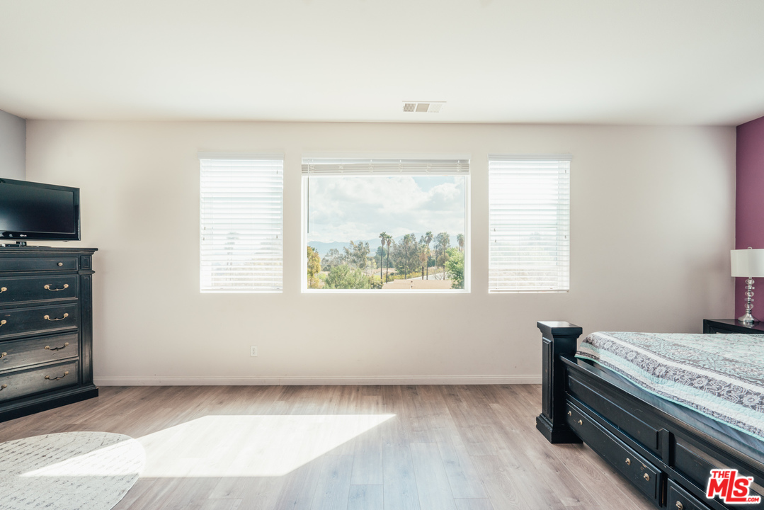 26370 Piazza Di Sarro Newhall, CA 91321 - Photo 19 of 35