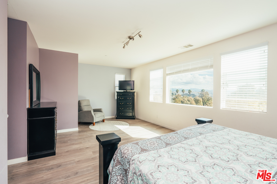 26370 Piazza Di Sarro Newhall, CA 91321 - Photo 20 of 35