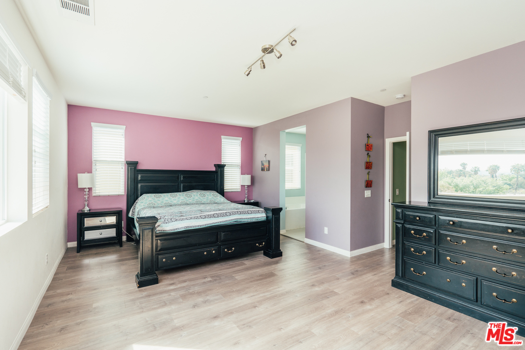 26370 Piazza Di Sarro Newhall, CA 91321 - Photo 21 of 35