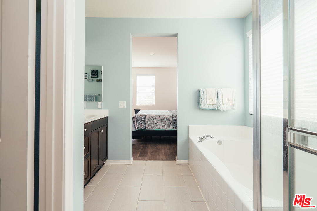 26370 Piazza Di Sarro Newhall, CA 91321 - Photo 22 of 35