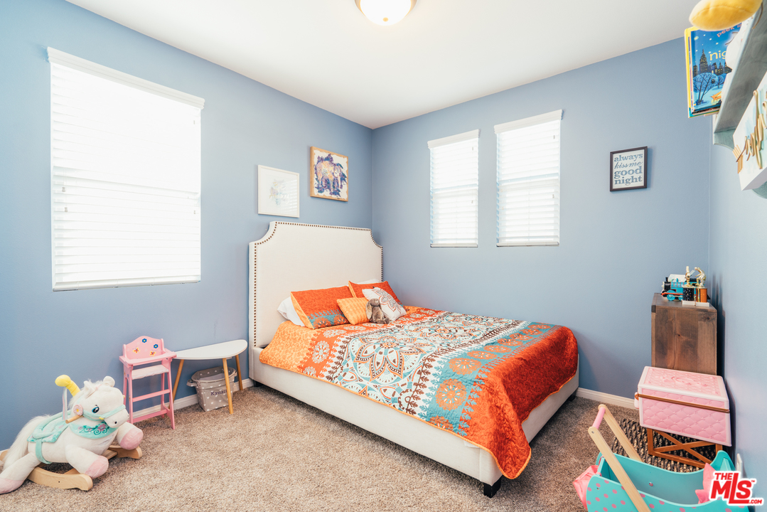 26370 Piazza Di Sarro Newhall, CA 91321 - Photo 25 of 35