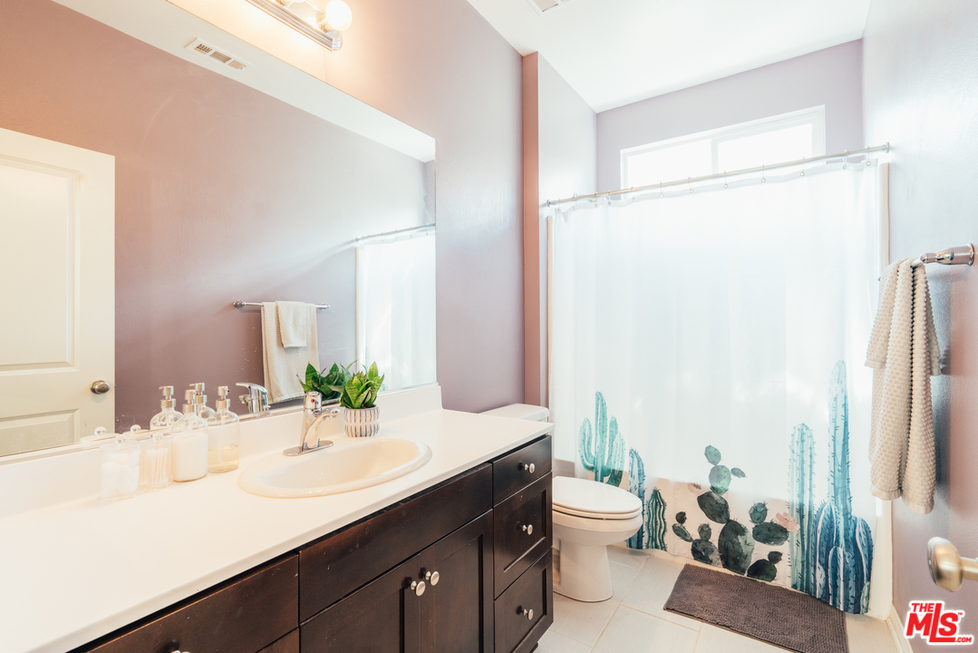 26370 Piazza Di Sarro Newhall, CA 91321 - Photo 27 of 35