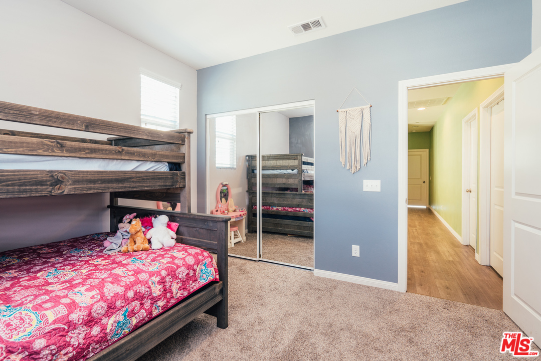 26370 Piazza Di Sarro Newhall, CA 91321 - Photo 29 of 35