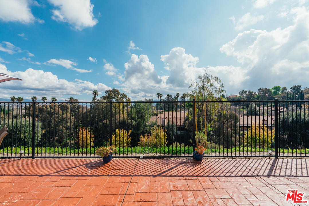 26370 Piazza Di Sarro Newhall, CA 91321 - Photo 30 of 35