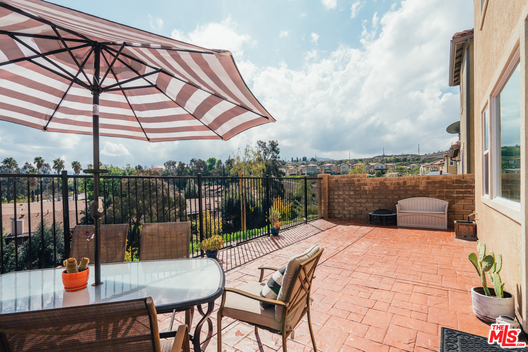 26370 Piazza Di Sarro Newhall, CA 91321 - Photo 31 of 35