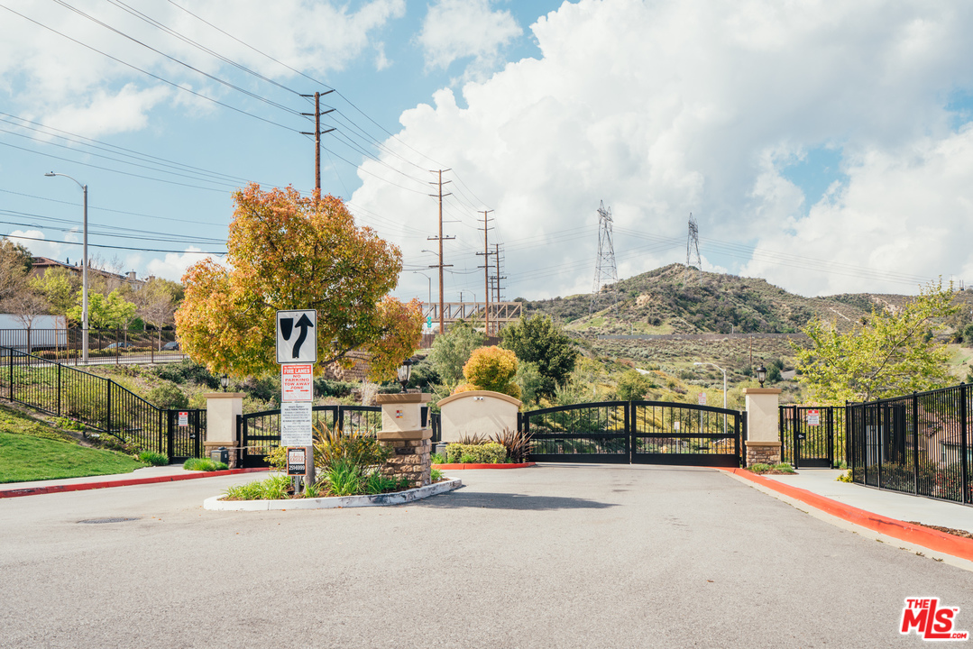 26370 Piazza Di Sarro Newhall, CA 91321 - Photo 33 of 35