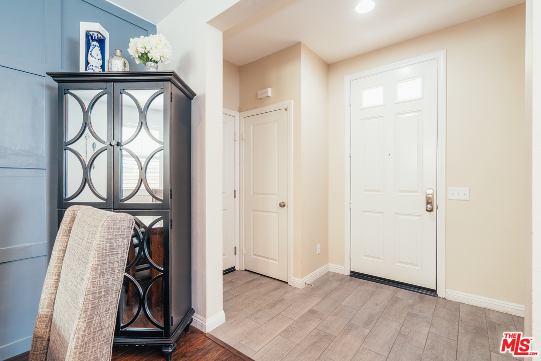 26370 Piazza Di Sarro Newhall, CA 91321 - Photo 5 of 35