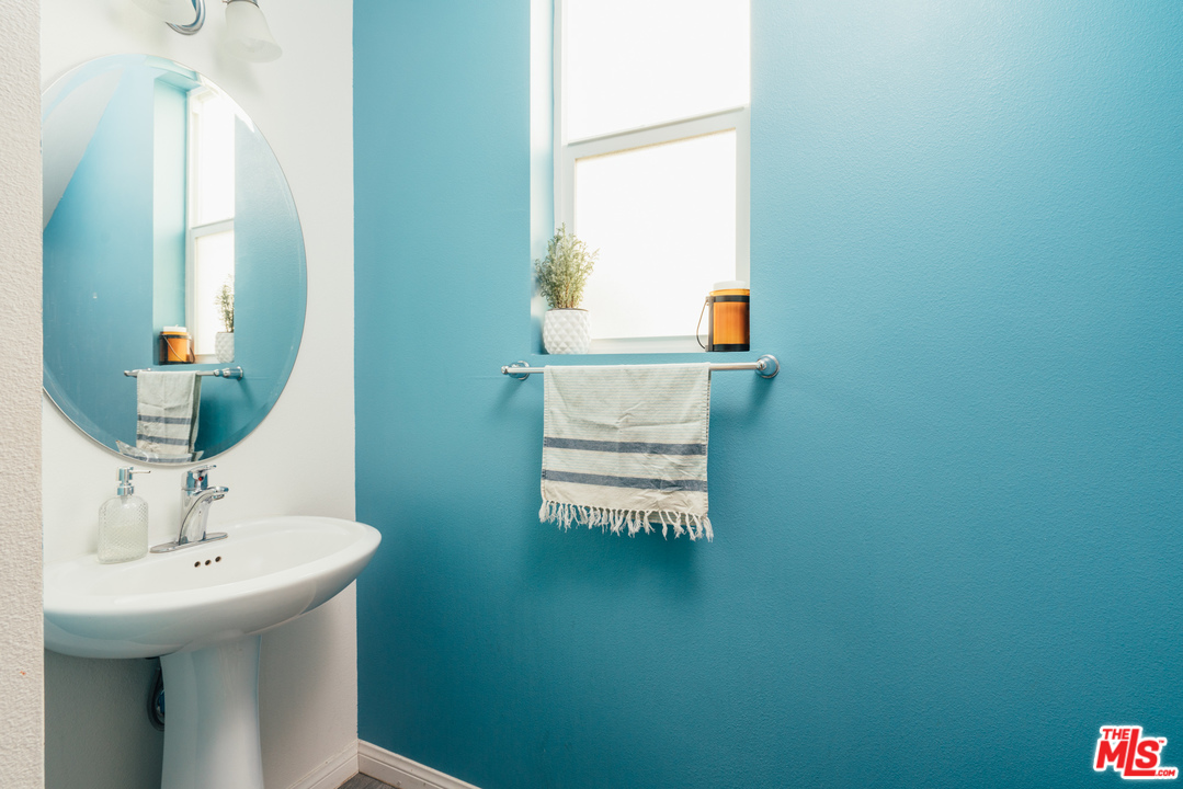 26370 Piazza Di Sarro Newhall, CA 91321 - Photo 6 of 35