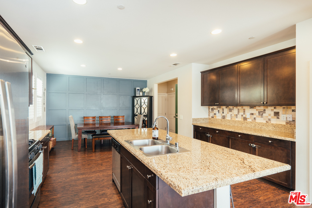 26370 Piazza Di Sarro Newhall, CA 91321 - Photo 10 of 35