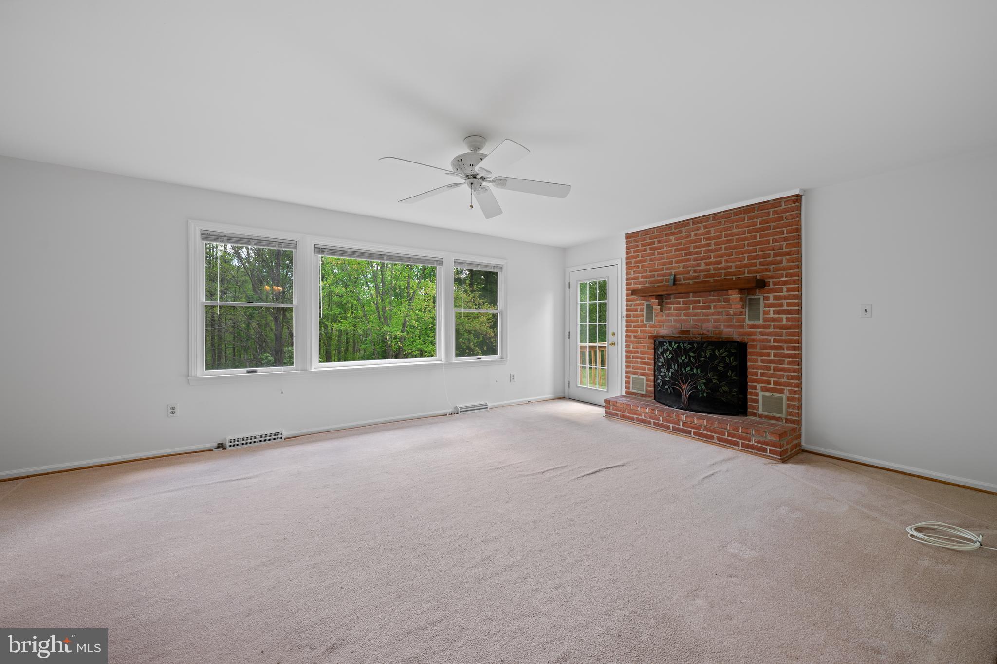 5681 Hardesty Road Sunderland, MD 20689 - Photo 17 of 49 Family Room with beautiful views
