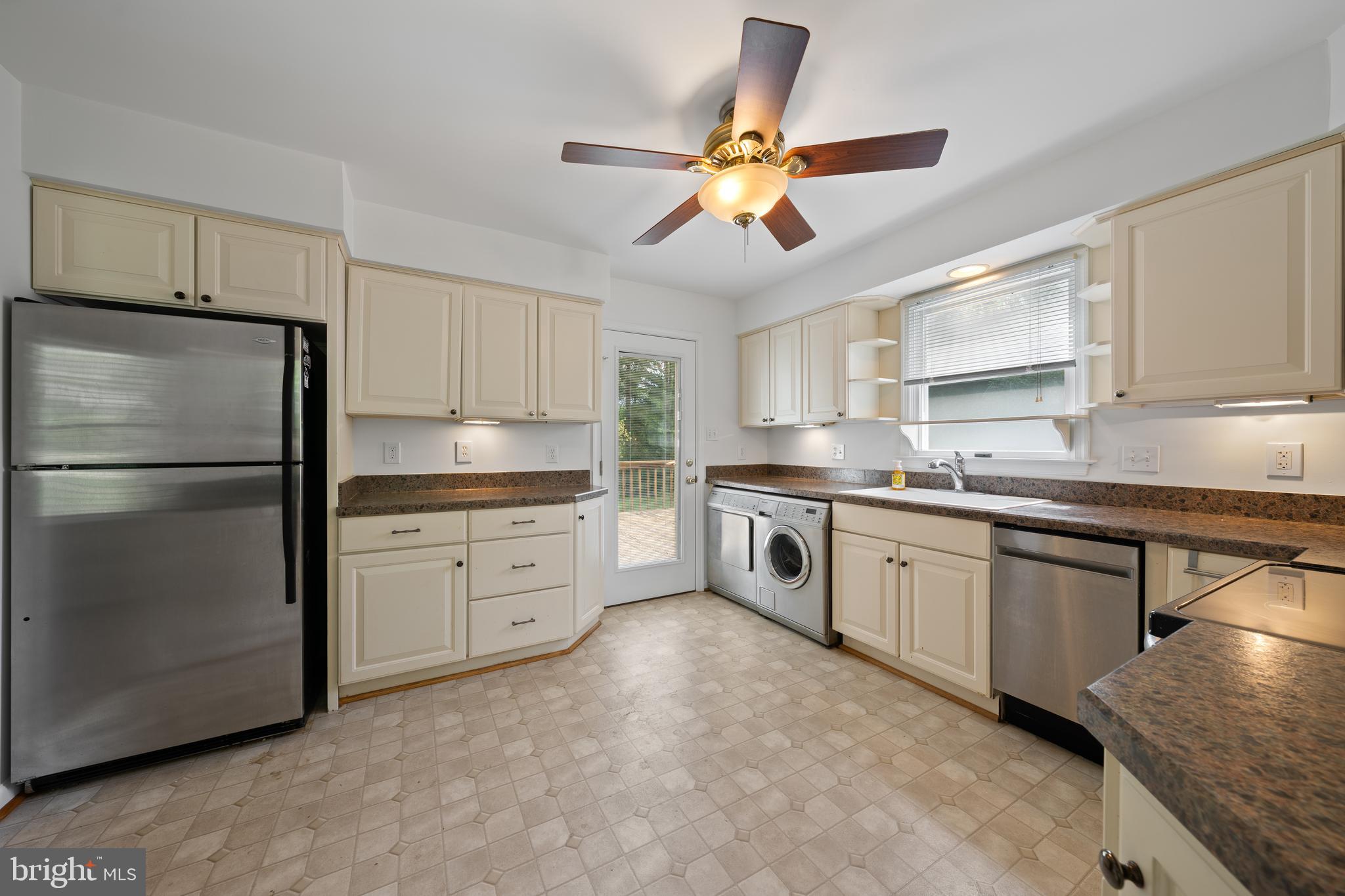 5681 Hardesty Road Sunderland, MD 20689 - Photo 10 of 49 SS Appliances and convenient washer/dryer