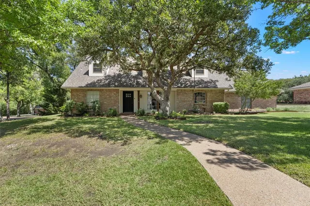 $499,900 | 809 Woodland W Drive, Woodway, TX 76712