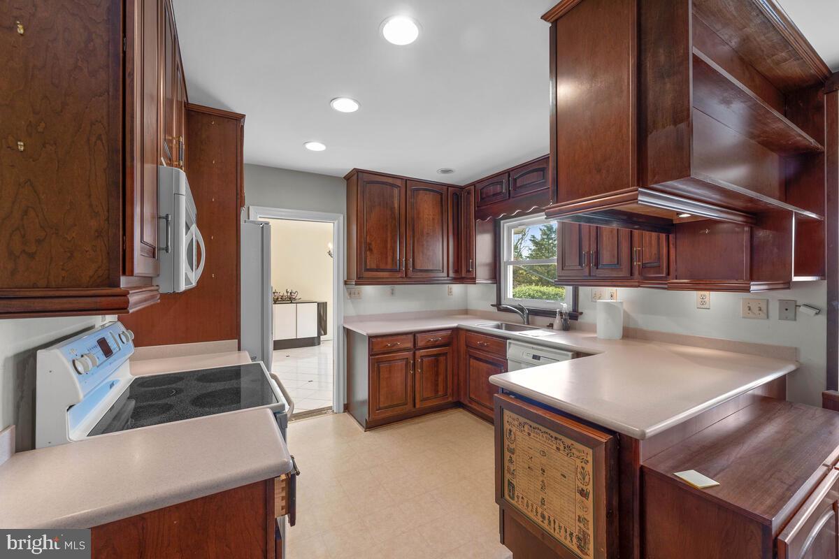 13932 Esworthy Road Potomac, MD 20854 - Photo 13 of 42 Gallery Image 13