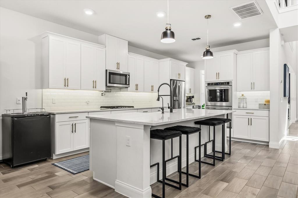 639 Primrose Willow Way Apopka, FL 32712 - Photo 18 of 70 a kitchen with granite countertop a sink stove and refrigerator