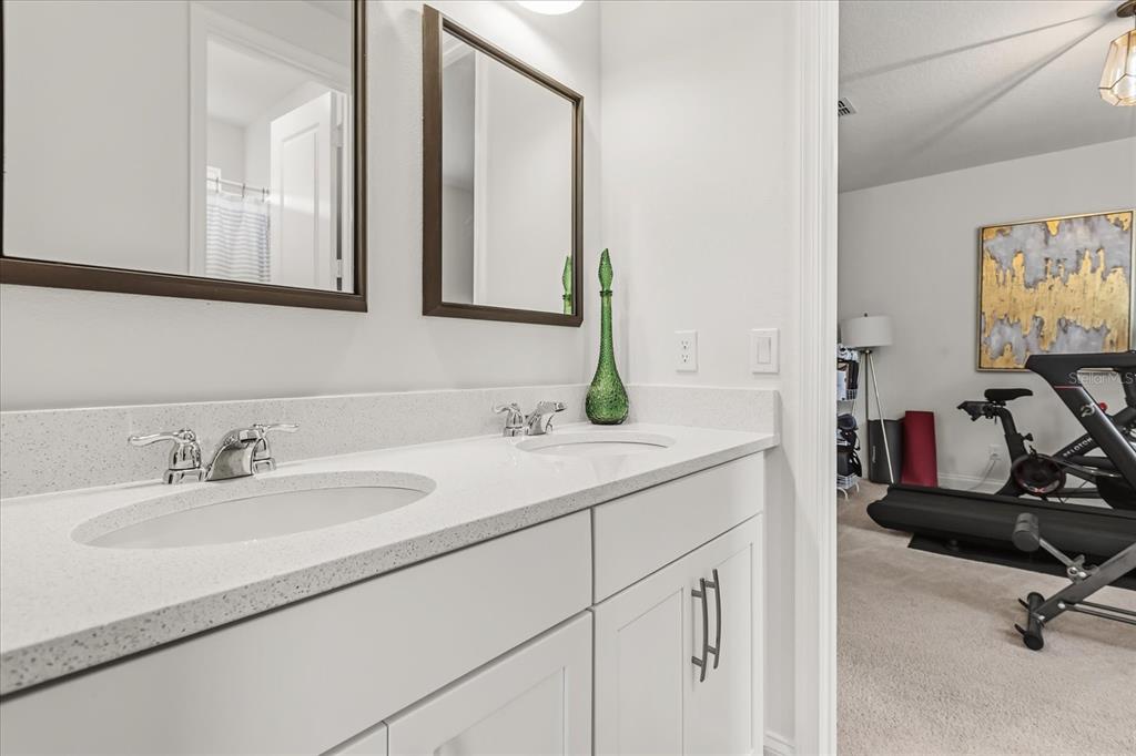 639 Primrose Willow Way Apopka, FL 32712 - Photo 43 of 70 a bathroom with a sink and a mirror