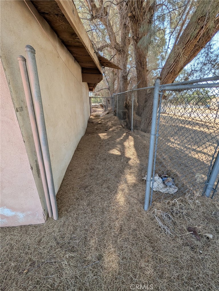 4460 Adobe Road Twentynine Palms, CA 92277 - Photo 5 of 20