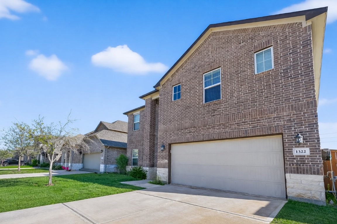 1322 Eagle Pass Drive Rosharon, TX 77583 - Photo 2 of 32