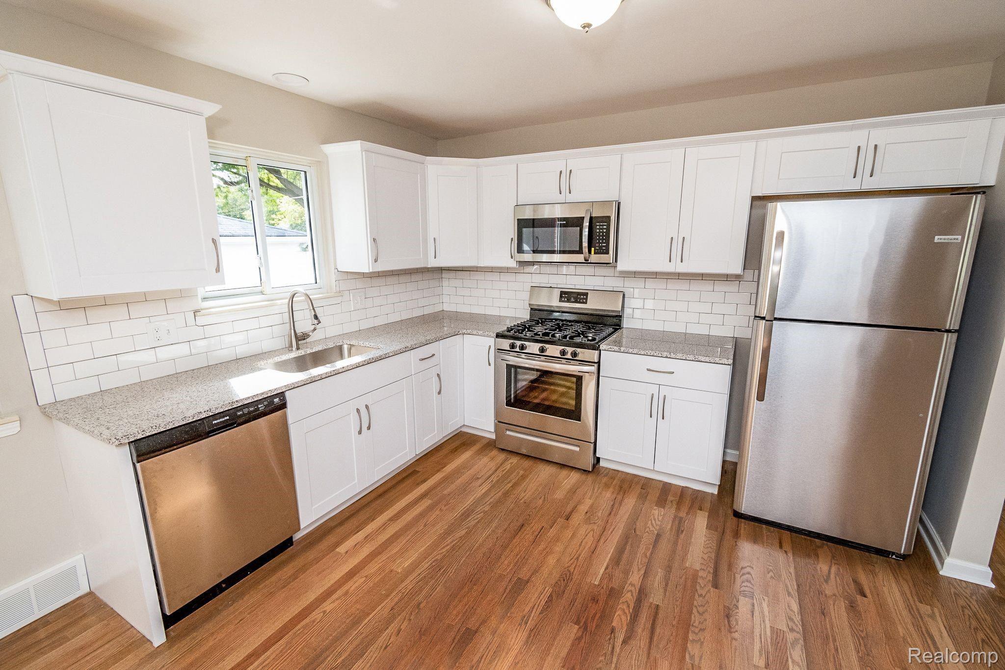18360 Frazho Road Roseville, MI 48066 - Photo 7 of 29 18360 Frazho Kitchen 2.jpeg