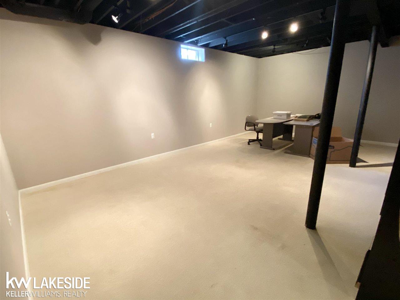 643 Ashley Circle East Rochester, MI 48307 - Photo 18 of 36 50042258-18.JPG