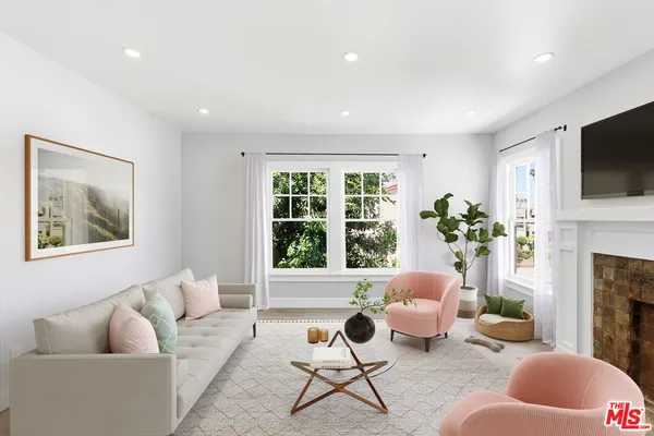 $4,095 | 224 North New Hampshire Avenue, Los Angeles, CA 90004