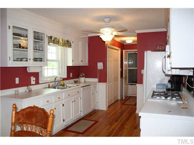7460 Brogden Road Smithfield, NC 27577 - Photo 5 of 12 GORGEOUS KITCHEN WITH HARDWOOD FLOORS AND GAS COOK TOP*MICROWAVE AND OVEN