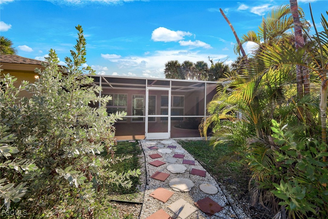 4619 Rue Bayou Sanibel, FL 33957 - Photo 5 of 40