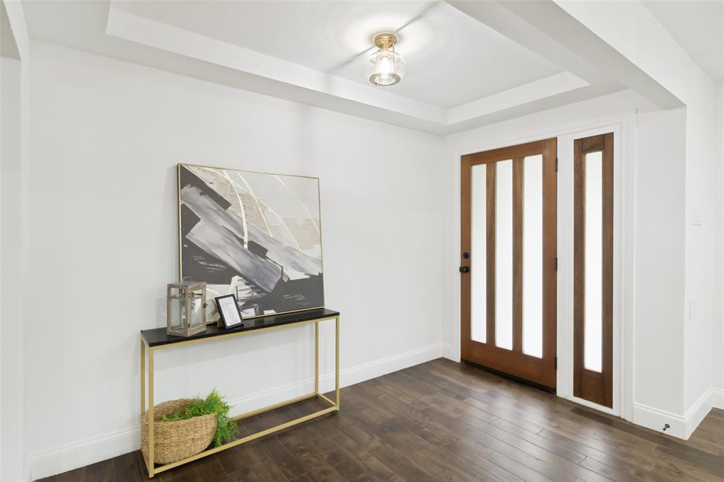 9552 Timberleaf Drive Dallas, TX 75243 - Photo 4 of 32 a view of an entryway with workspace