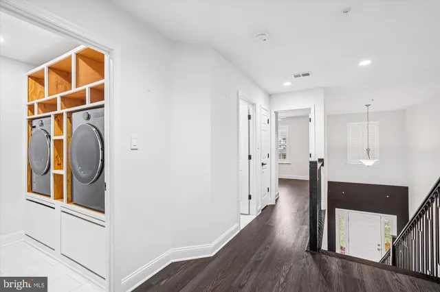 a view of yard with tree in the background